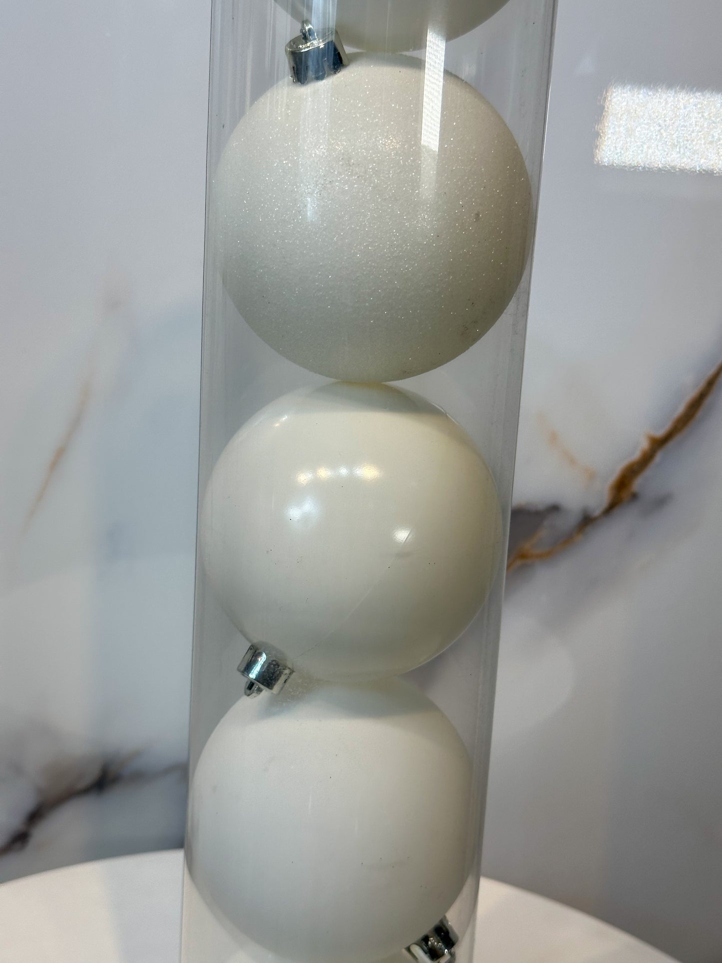 Bolas Navideñas Blancas 10cm (Tarro X 6 unidades)